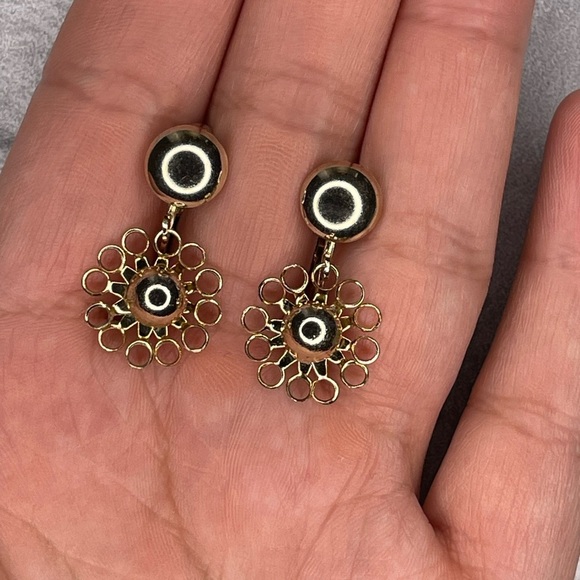 Vintage Gold and Black Floral clip-on Earrings - Picture 2 of 4